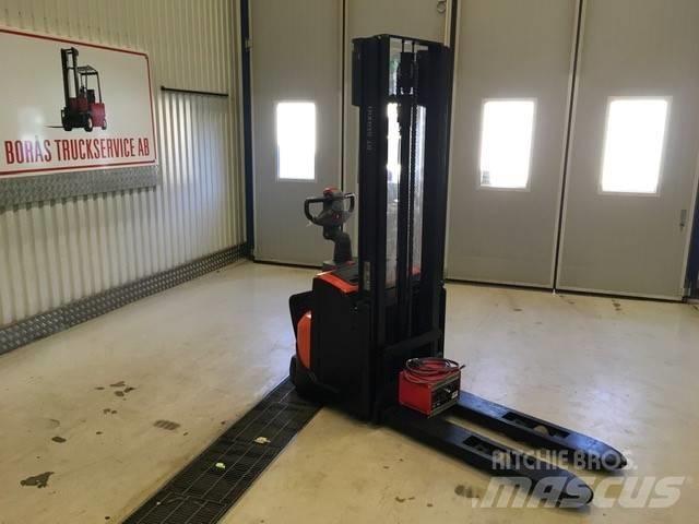 Toyota SWE 120 L Gerbeur accompagnant
