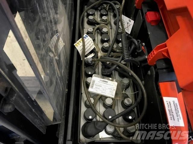 Toyota SWE 120 L Gerbeur accompagnant