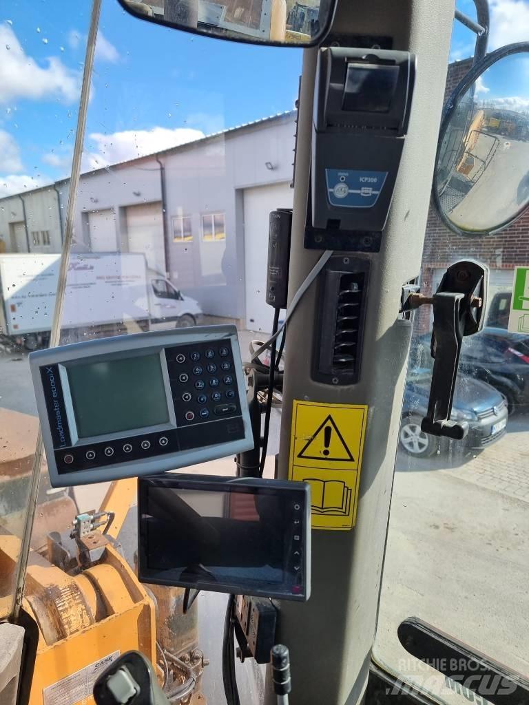 CASE 1021 F Chargeuse sur pneus
