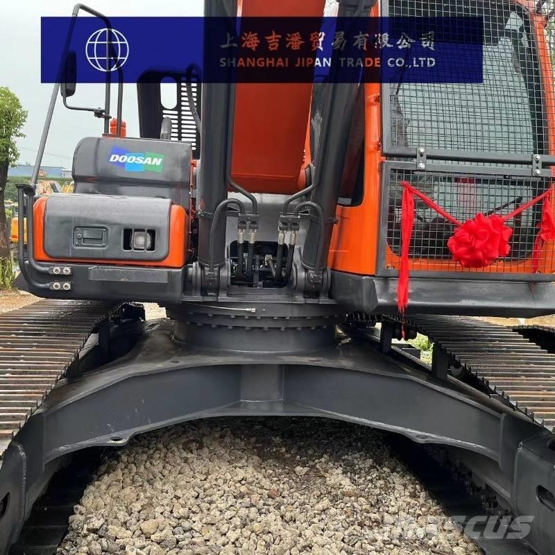 Doosan DX 225 Pelle sur chenilles