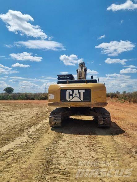 CAT 324 D Pelle sur chenilles
