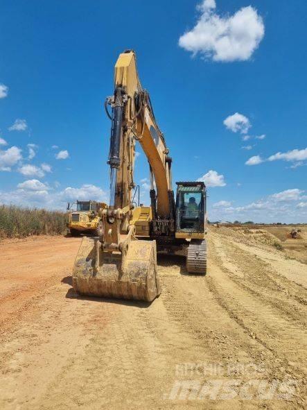 CAT 324 D Pelle sur chenilles