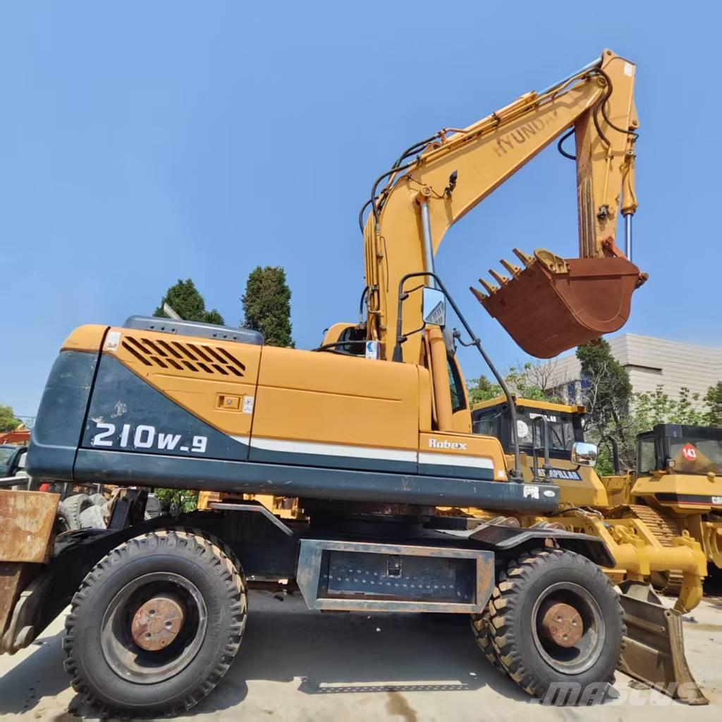 Hyundai R210W-9 Pelle sur pneus