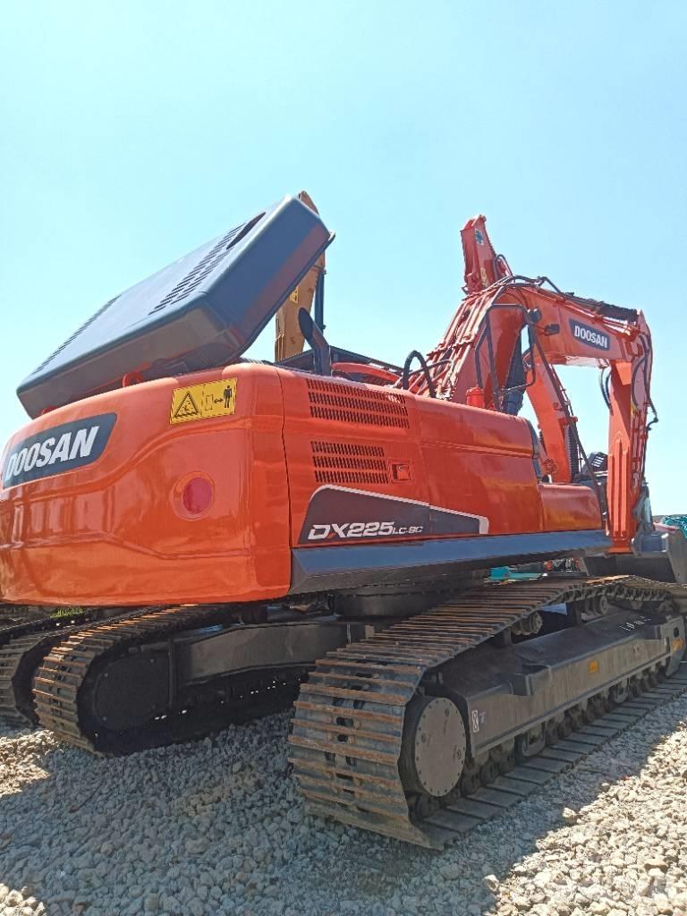 Doosan DX 225 Pelle sur chenilles
