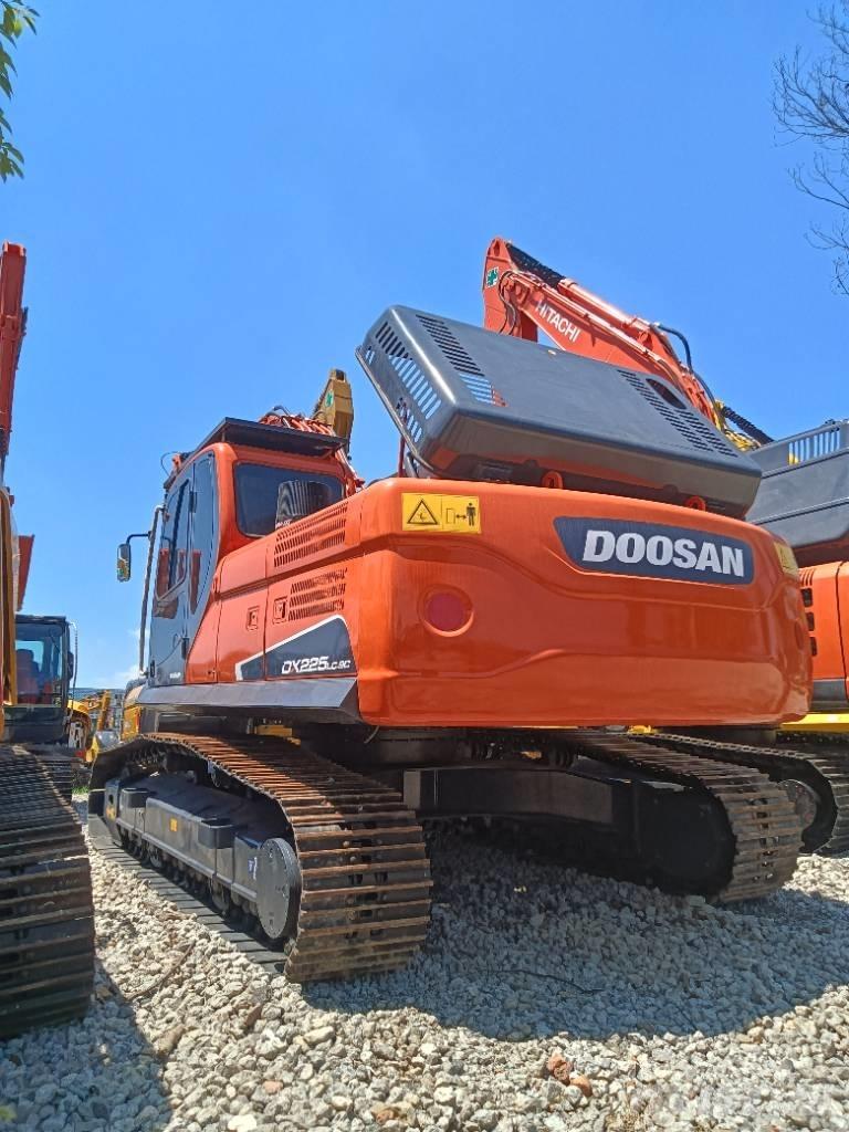 Doosan DX 225 Pelle sur chenilles