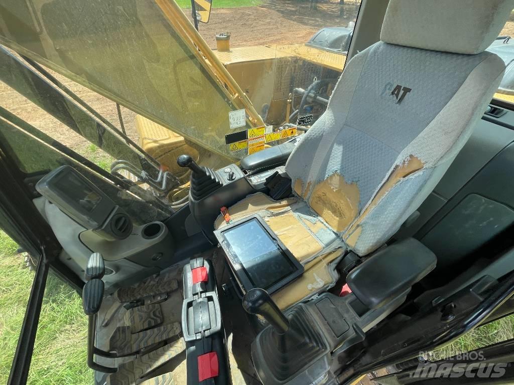 CAT 320 D L Pelle sur chenilles