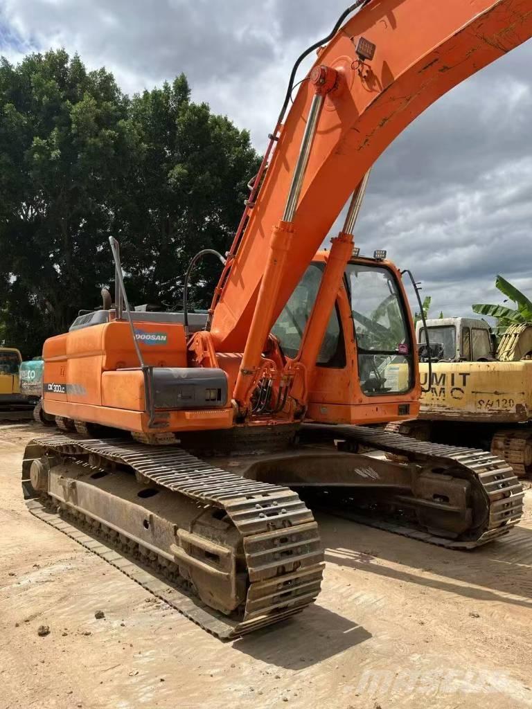 Doosan DX300LC Pelle longue portée