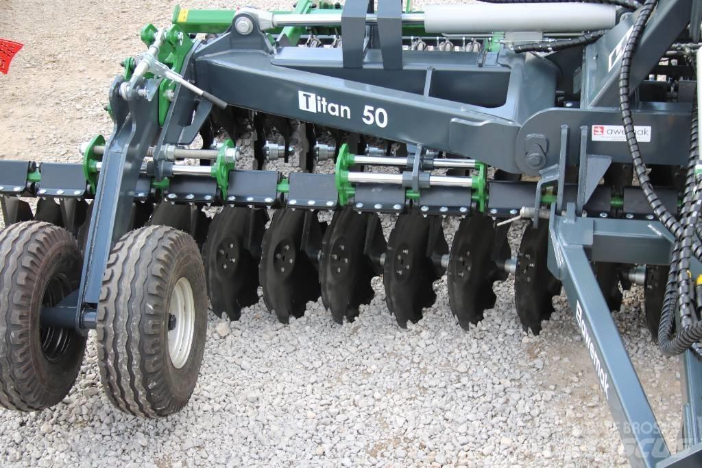 Awemak Titan BTA 40 Crover crop