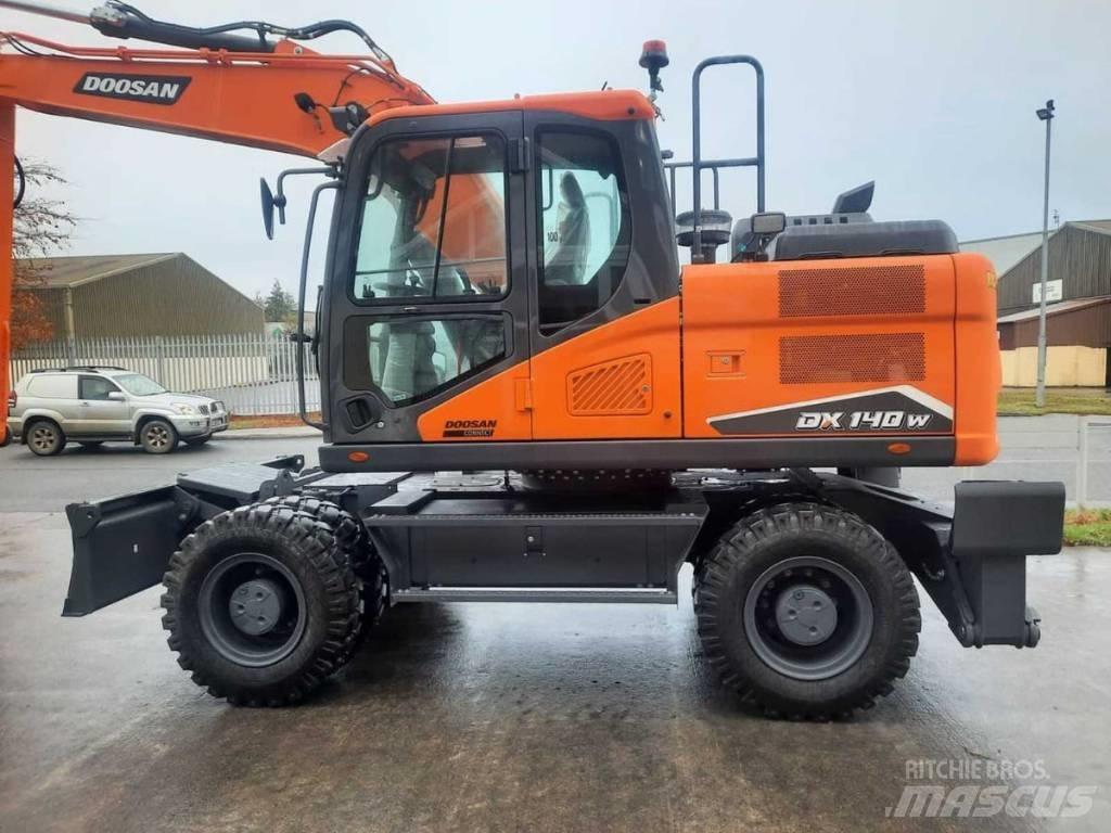 Doosan Dx140W-7 Pelle sur pneus