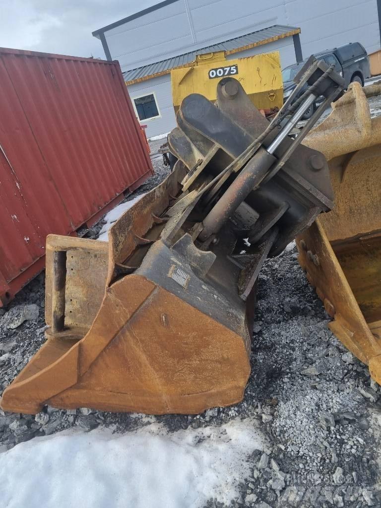 Komatsu HB 365 LC Pelle sur chenilles