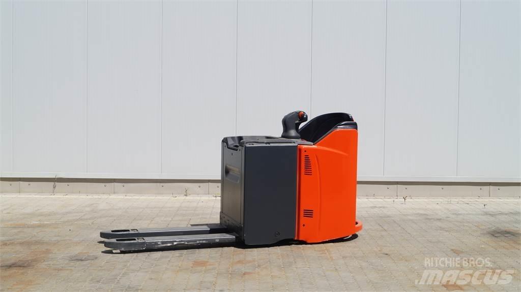 Linde T20SP kurz Transpalette accompagnant