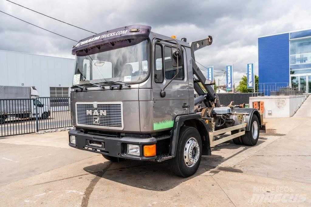 MAN 18.222 F Camion ampliroll
