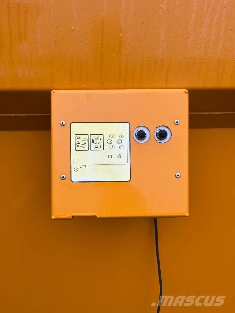 Lucas Castor R 185 Dérouleuse, pailleuse