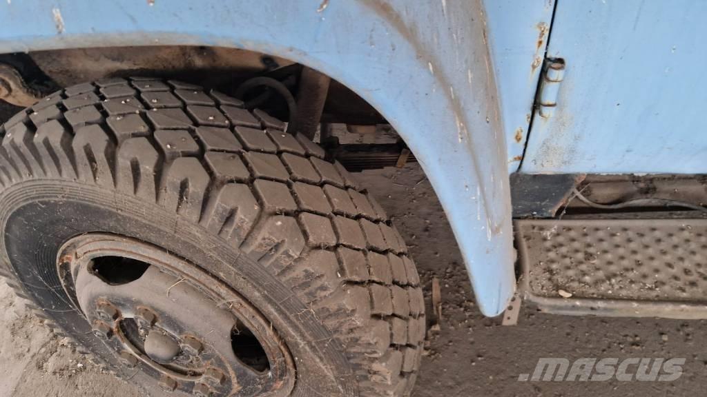 ZIL 496210 Camion benne
