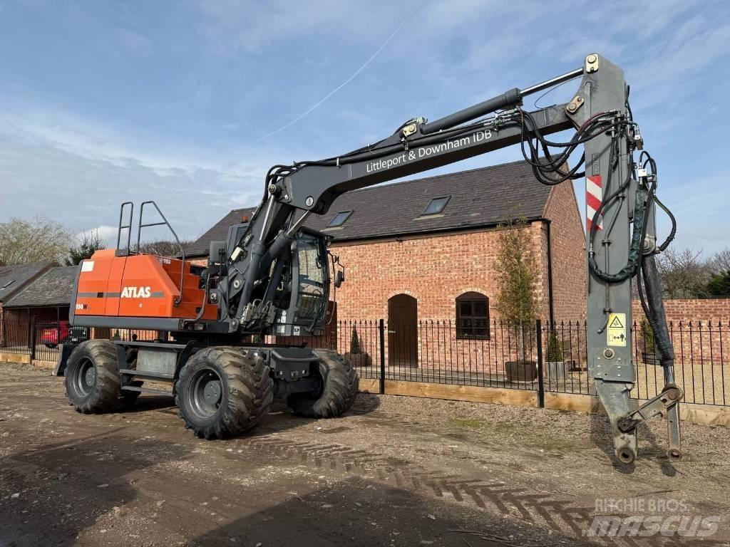 Atlas 150 W Pelle sur pneus