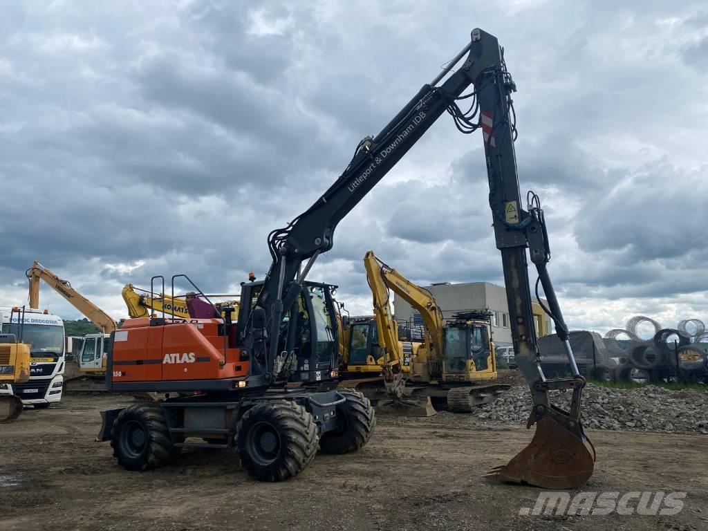 Atlas 150 W Pelle sur pneus