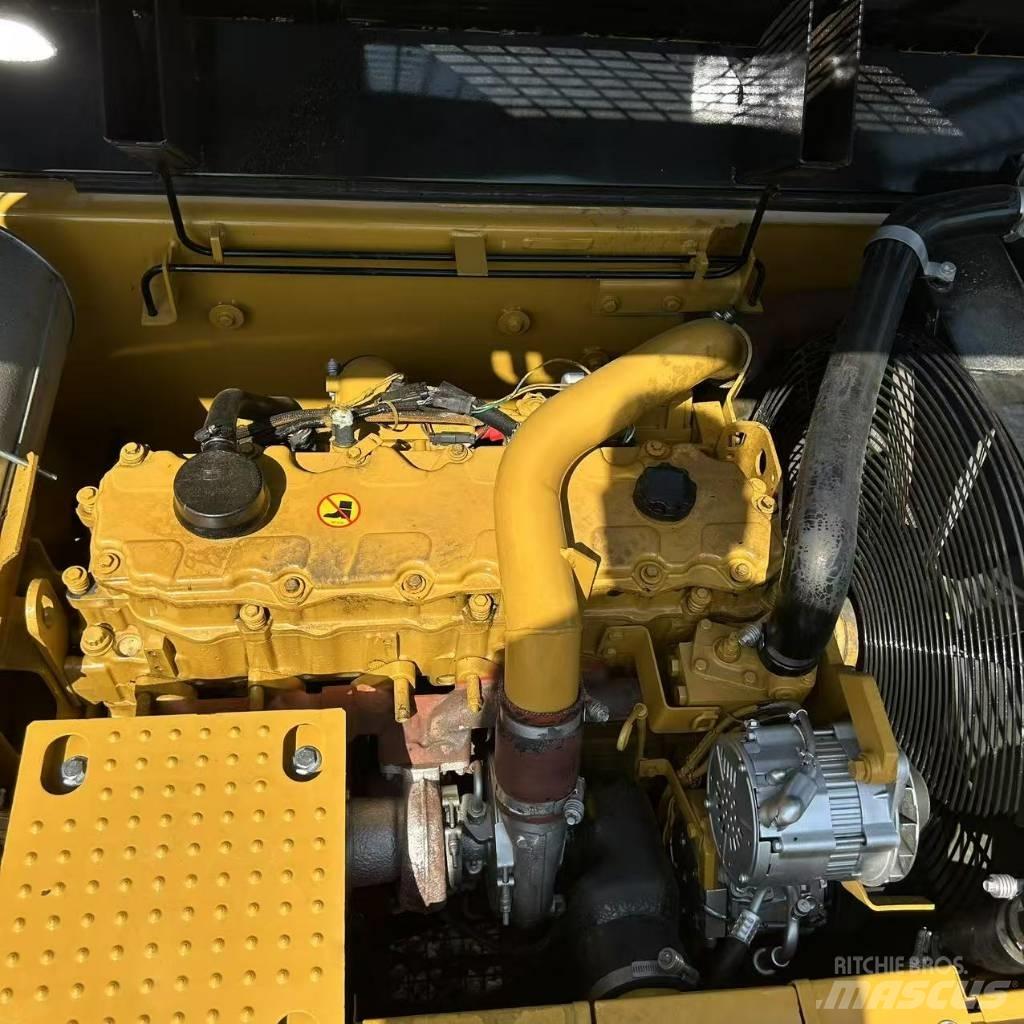 CAT 324D2L Pelle sur chenilles