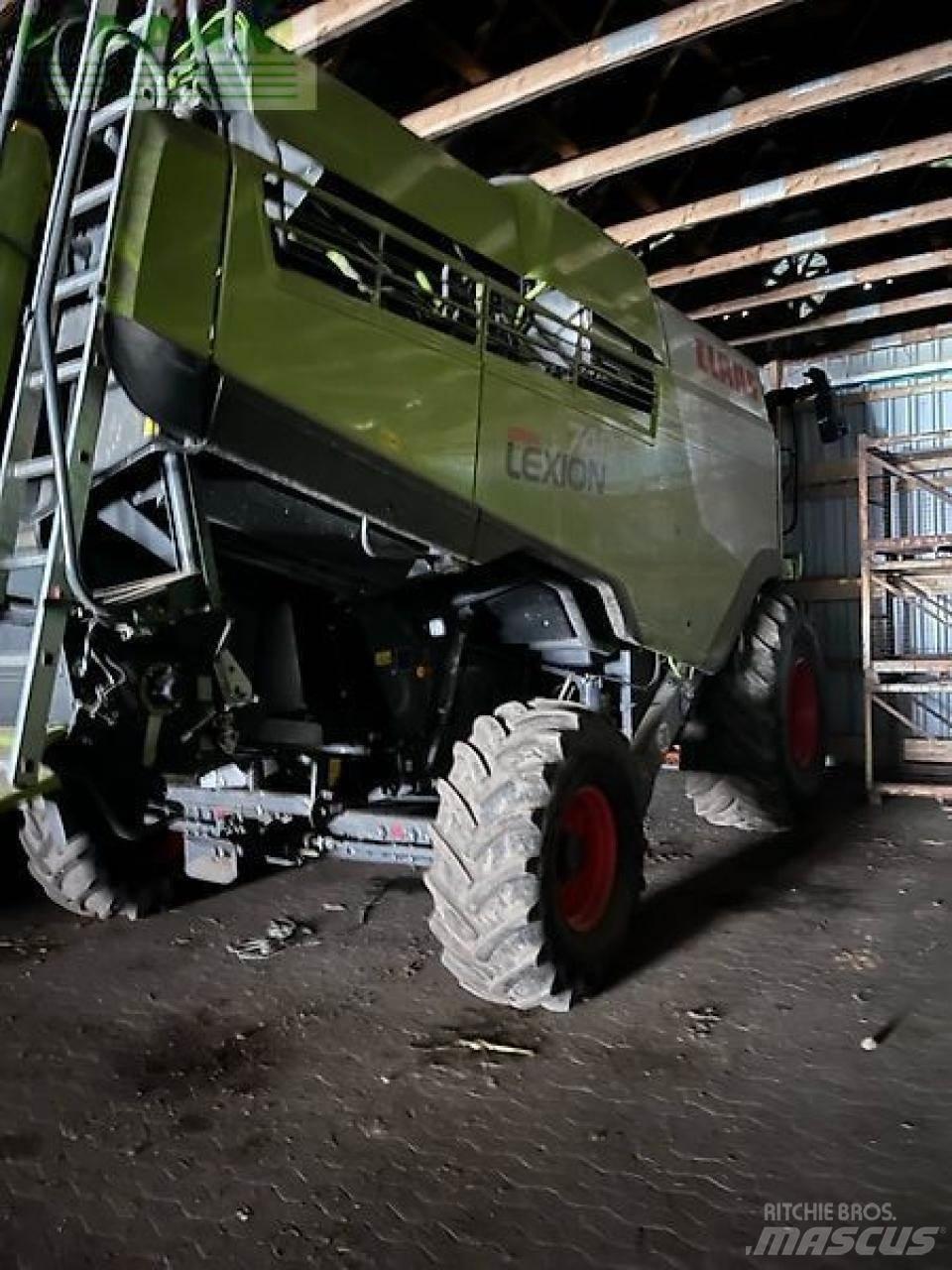 CLAAS lexion 740 Moissonneuse batteuse