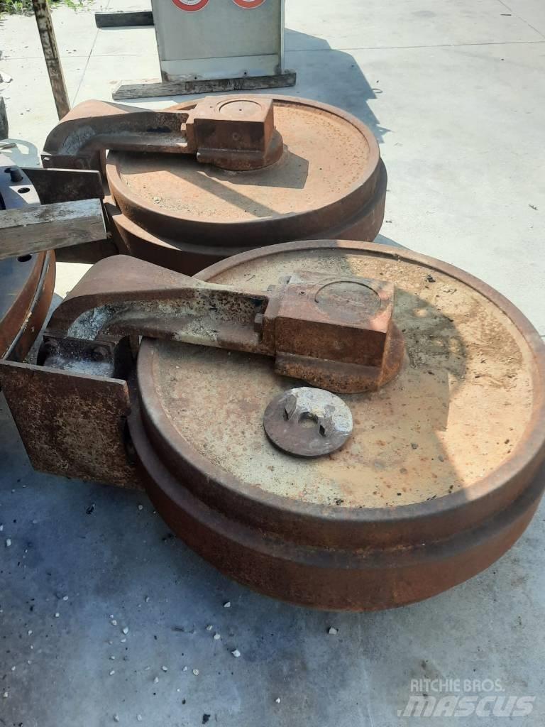 Hitachi EX 700 Chenilles