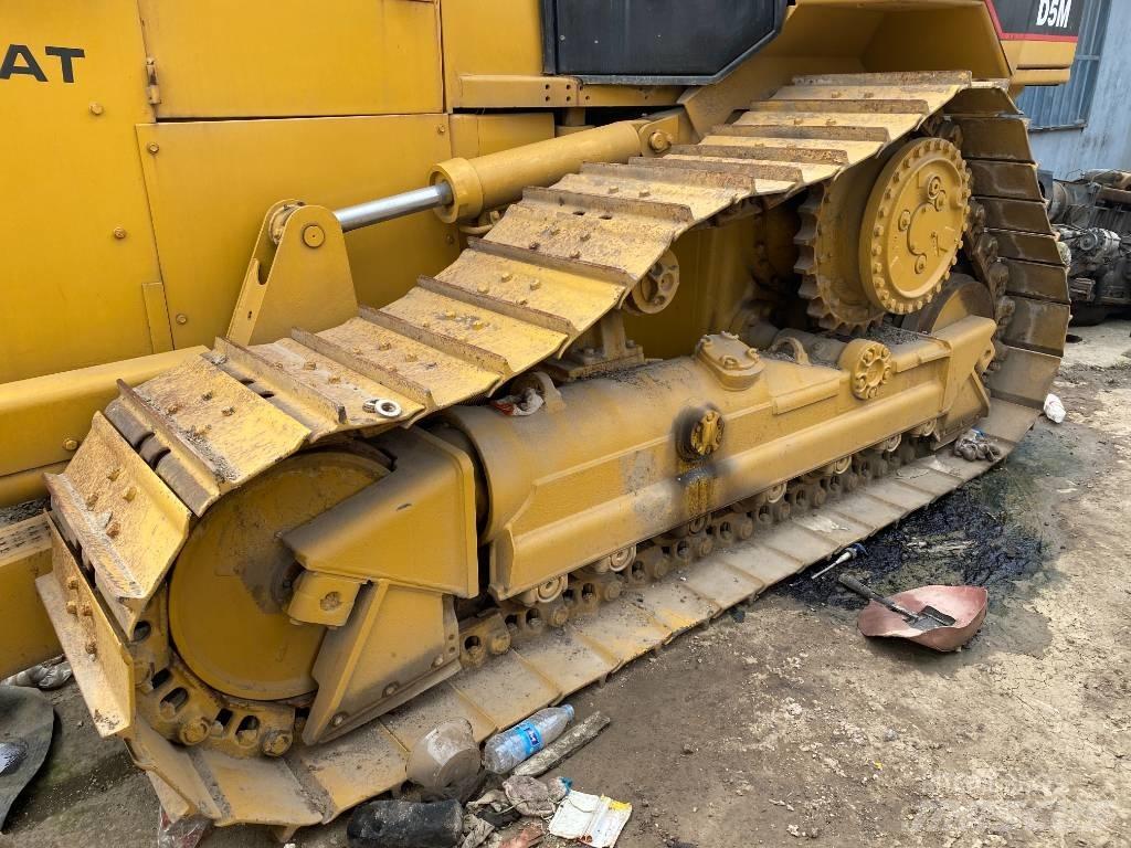 CAT D 5 M LGP Bouteurs sur chenilles