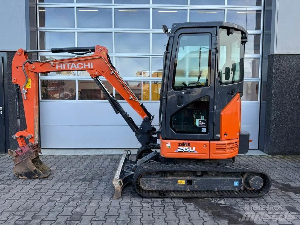Hitachi ZX26U-6 CR Mini pelle < 7t