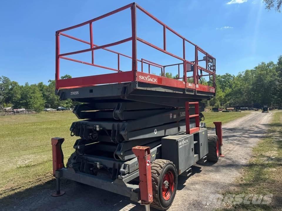 SkyJack SJ 9250 RT Nacelle ciseaux