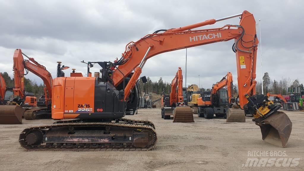 Hitachi ZX225USLC-6 Pelle sur chenilles