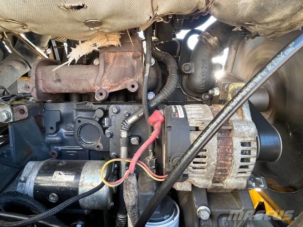 New Holland LS 185 B Chargeuse compacte