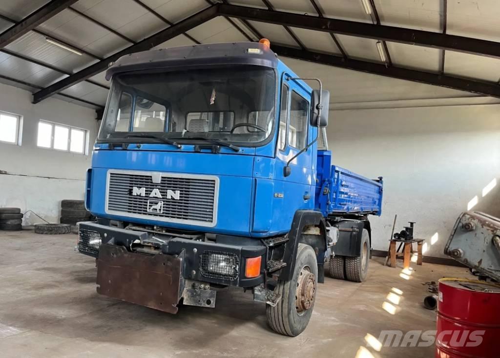 MAN 18-232 Camion benne