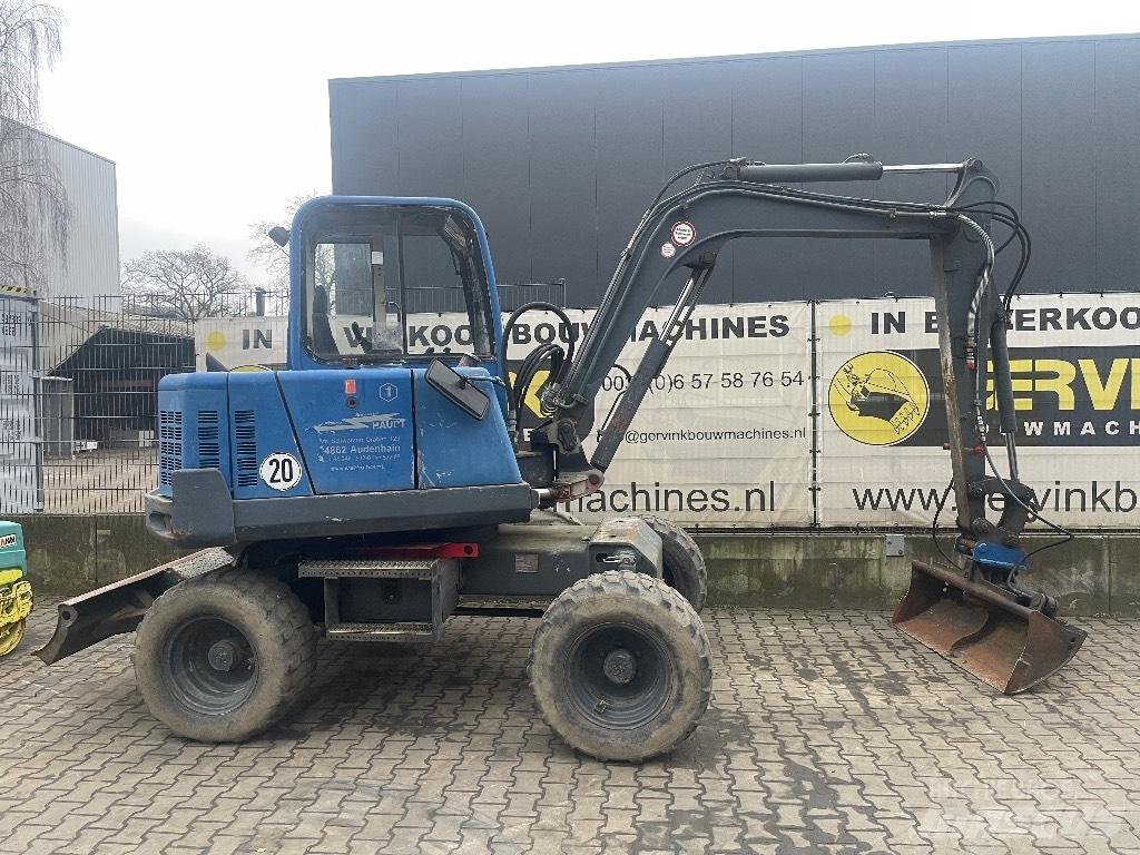  Peljop EW 256 Pelle sur pneus