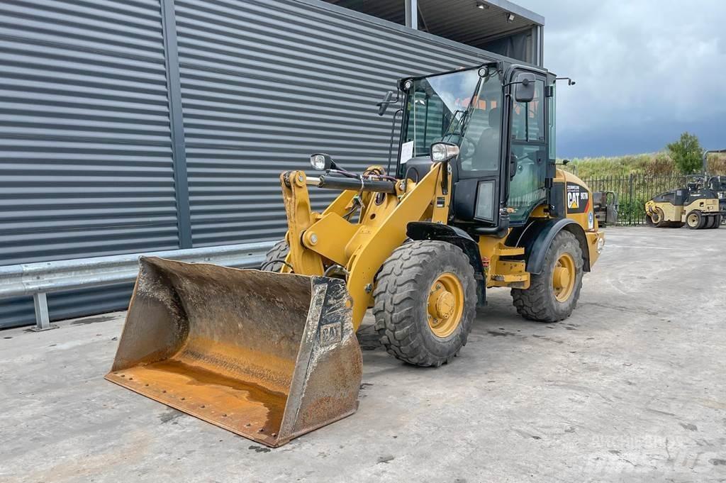 CAT 907M Chargeuse sur pneus