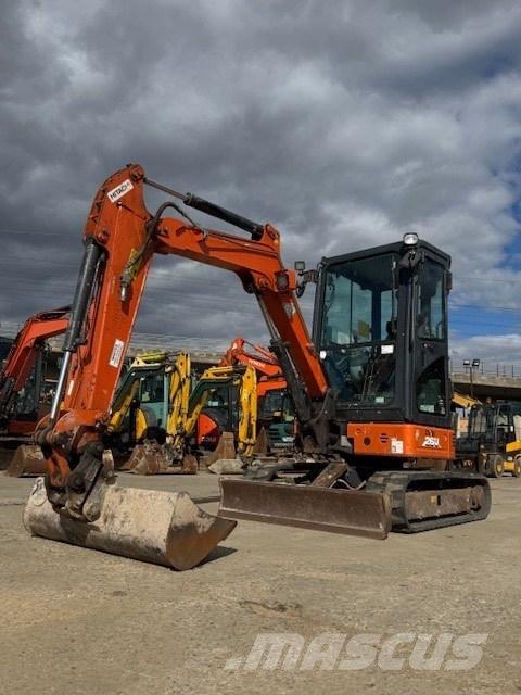 Hitachi ZX 26 U-6 CR Mini pelle < 7t