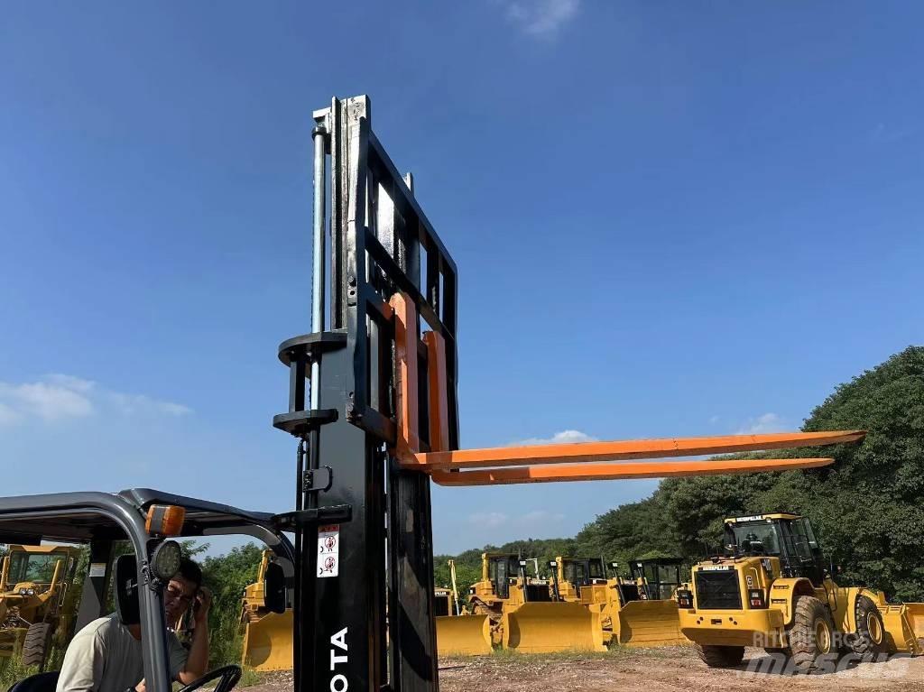 Toyota 30 Forklift Chariots diesel