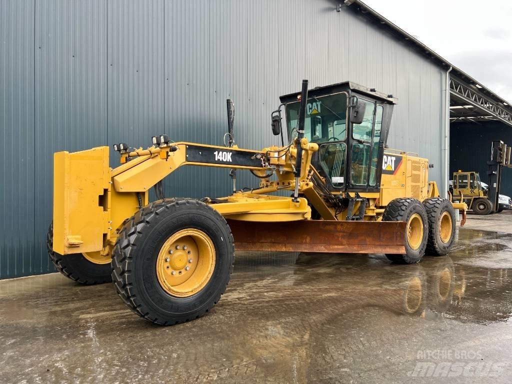 CAT 140K Niveleuse