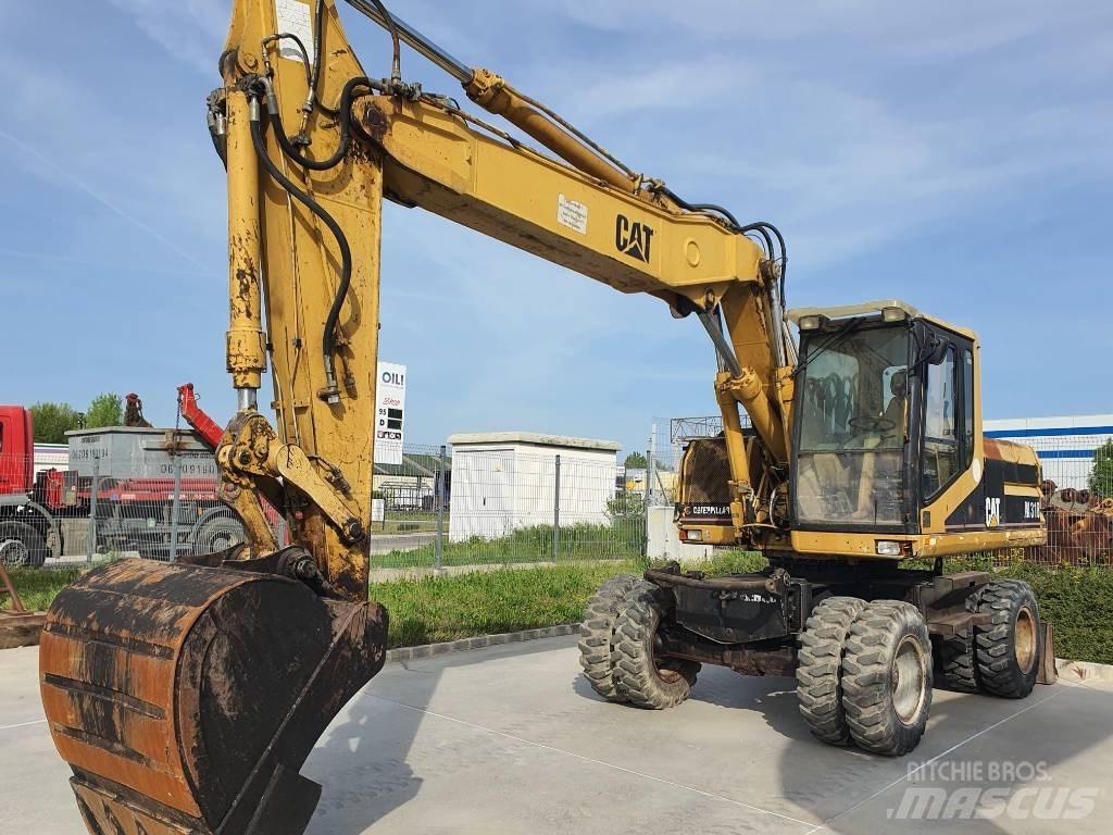 CAT M 318 Pelle sur pneus