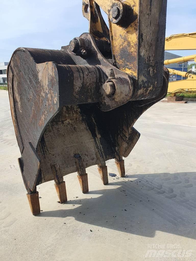 CAT M 318 Pelle sur pneus