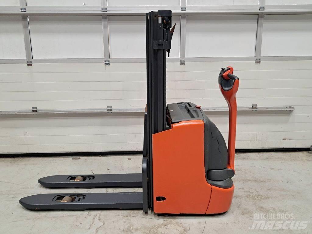 Linde L12I Gerbeur accompagnant