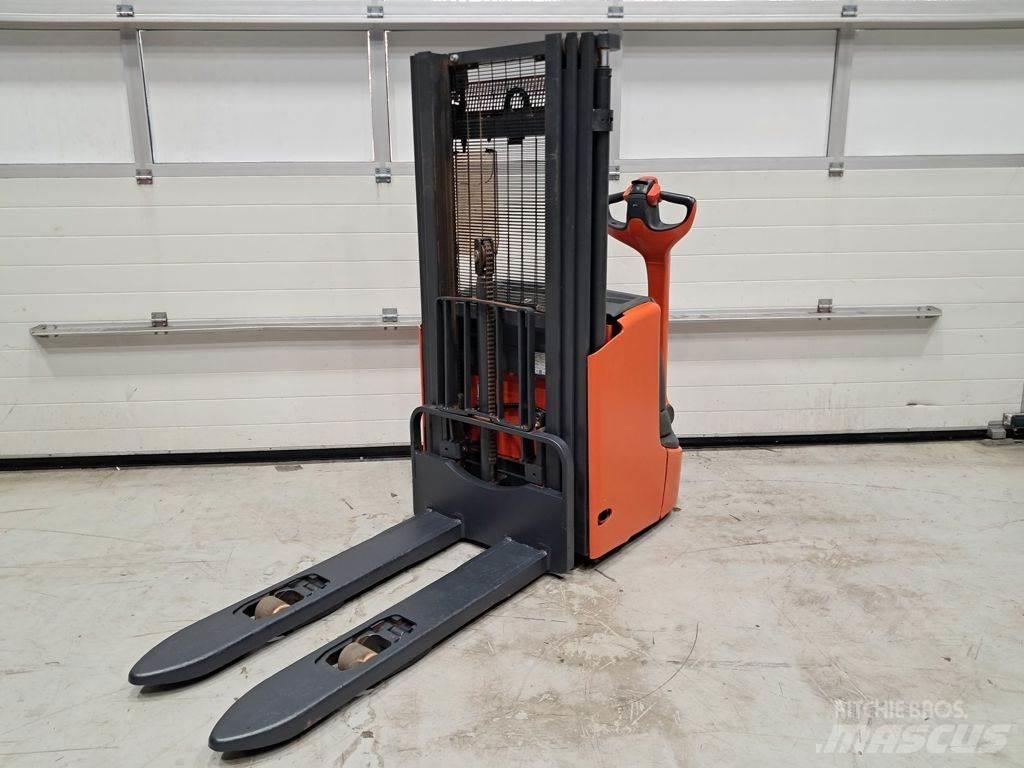 Linde L12I Gerbeur accompagnant