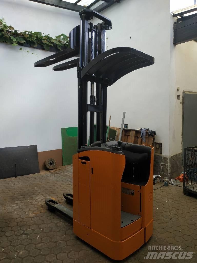 Still Aufsitzstapler Chariots élévateurs électriques