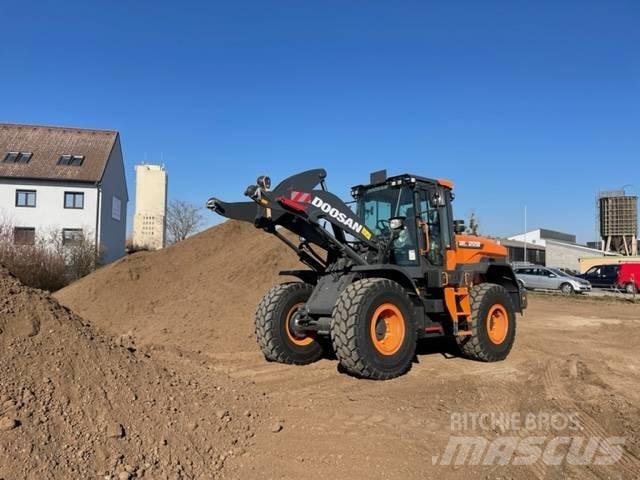 Doosan DL 220 Chargeuse sur pneus