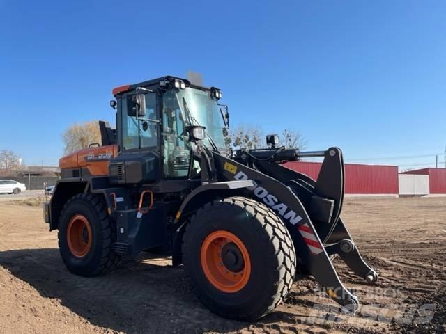 Doosan DL 220 Chargeuse sur pneus