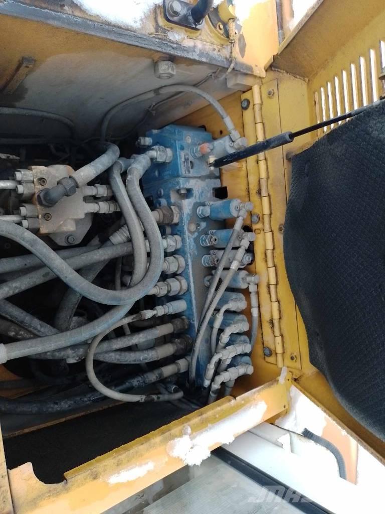 Liebherr A 308 Pelle sur pneus