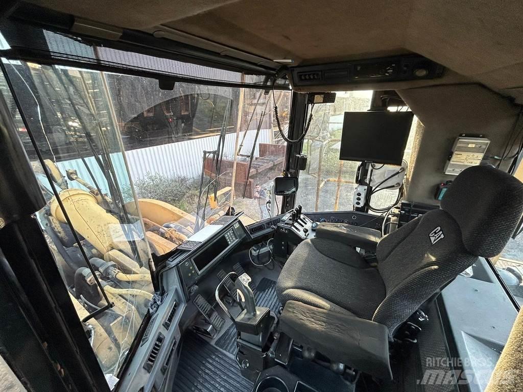 CAT 990 Chargeuse sur pneus
