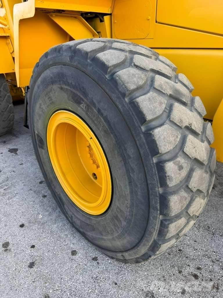 Komatsu WA 320-5L Chargeuse sur pneus