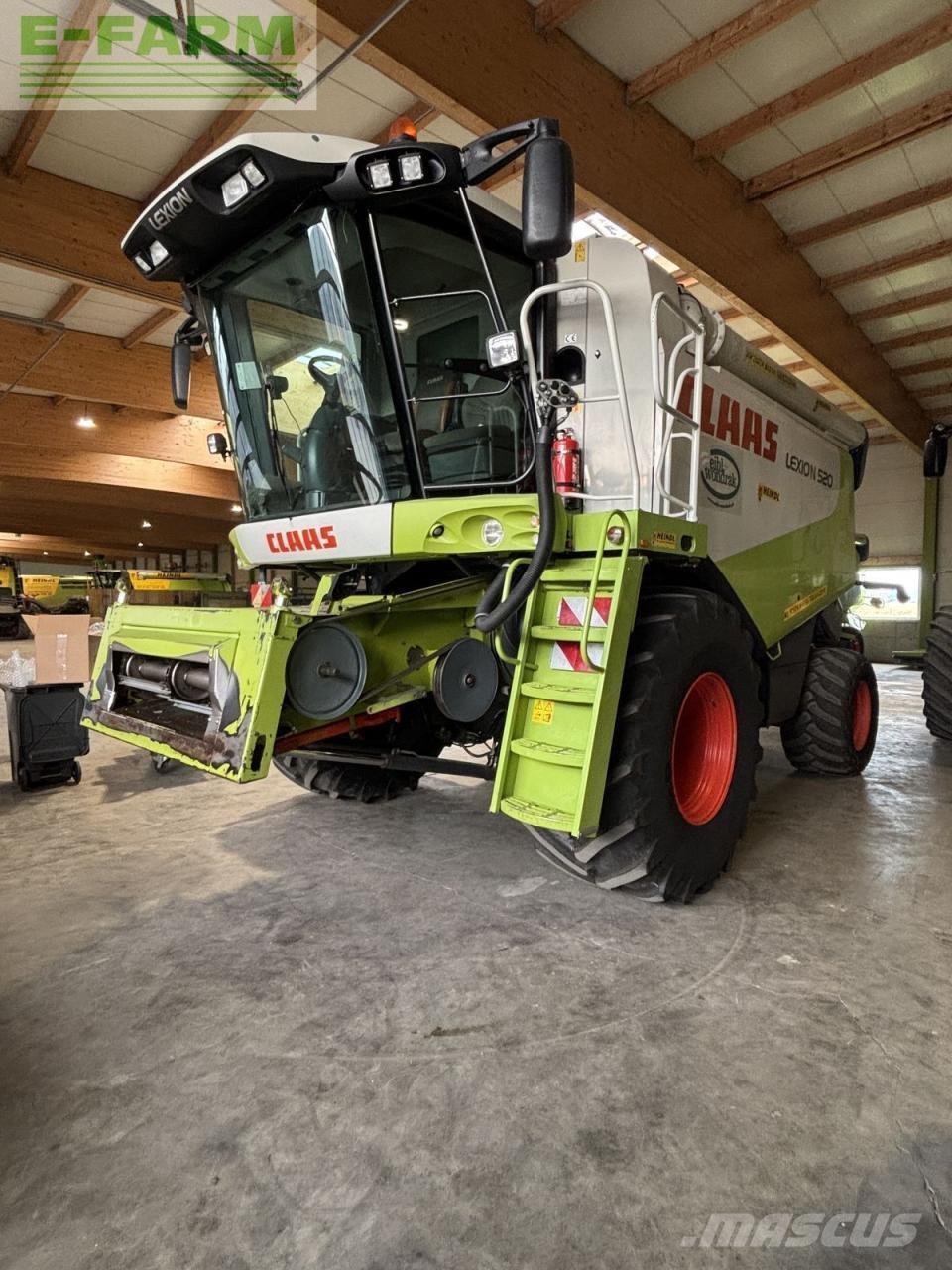 CLAAS lexion 520 Moissonneuse batteuse