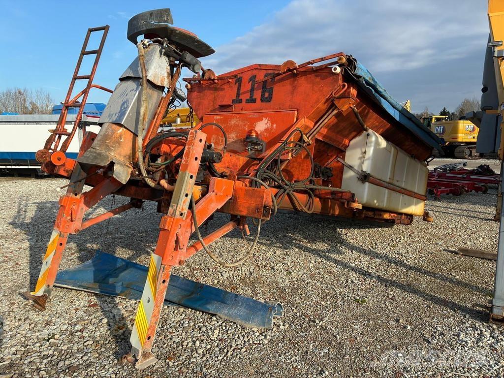  Salt spreader Sableuse et saleuse