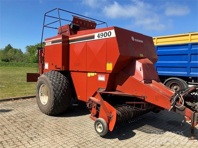 Hesston 4900 Presse cubique