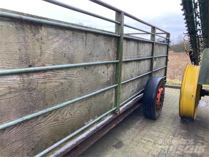  - - - Kreaturvogn Autre remorque agricole
