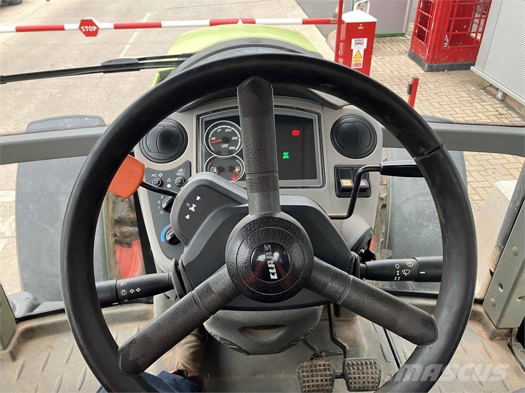 CLAAS Arion 620C Tracteur