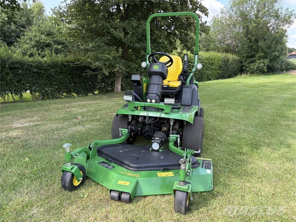 John Deere 1570 Tondeuses montées